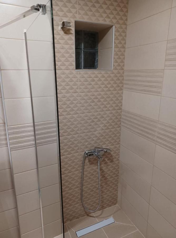Apartment Ladenis